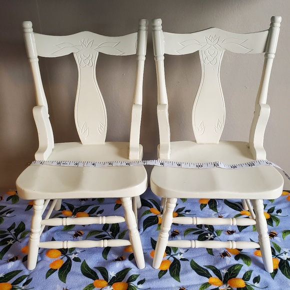Vintage woooden doll chairs (2), cream colored, fair condition - Picture 3 of 6